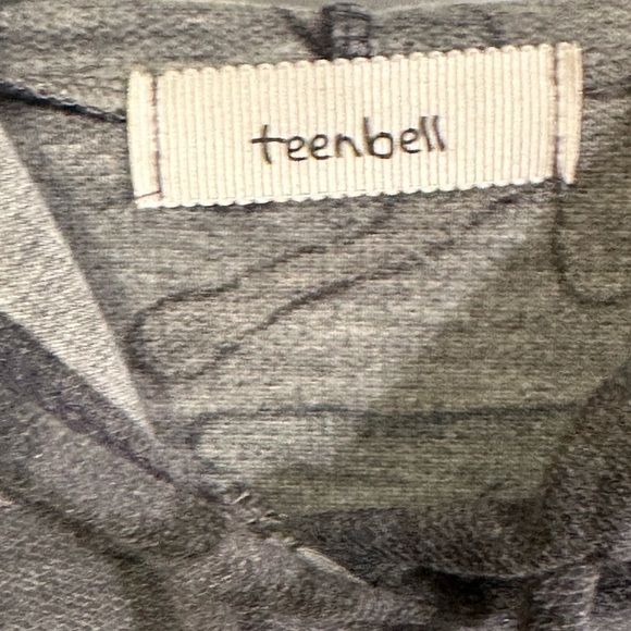 TeenBell Cropped Camo Top Green Light Weight Hoodie Women's Sz. Small NWOT - Picture 3 of 3